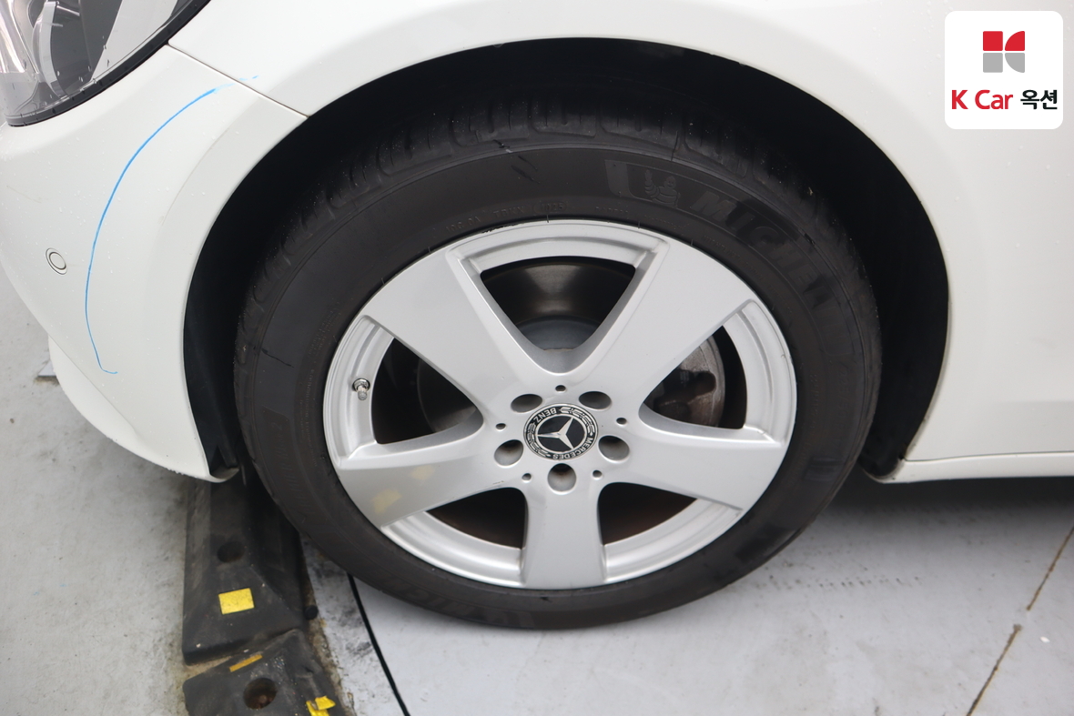 Mercedes-Benz C-Class 2018 - Image 39