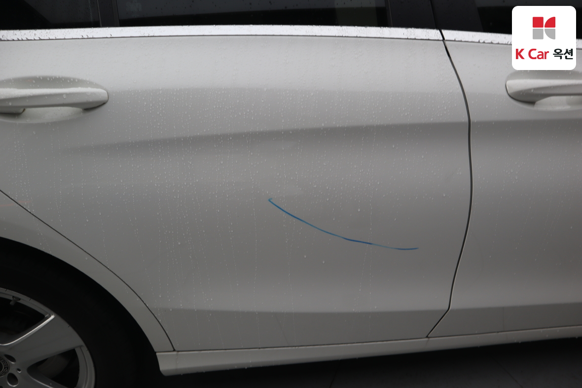 Mercedes-Benz C-Class 2018 - Image 36