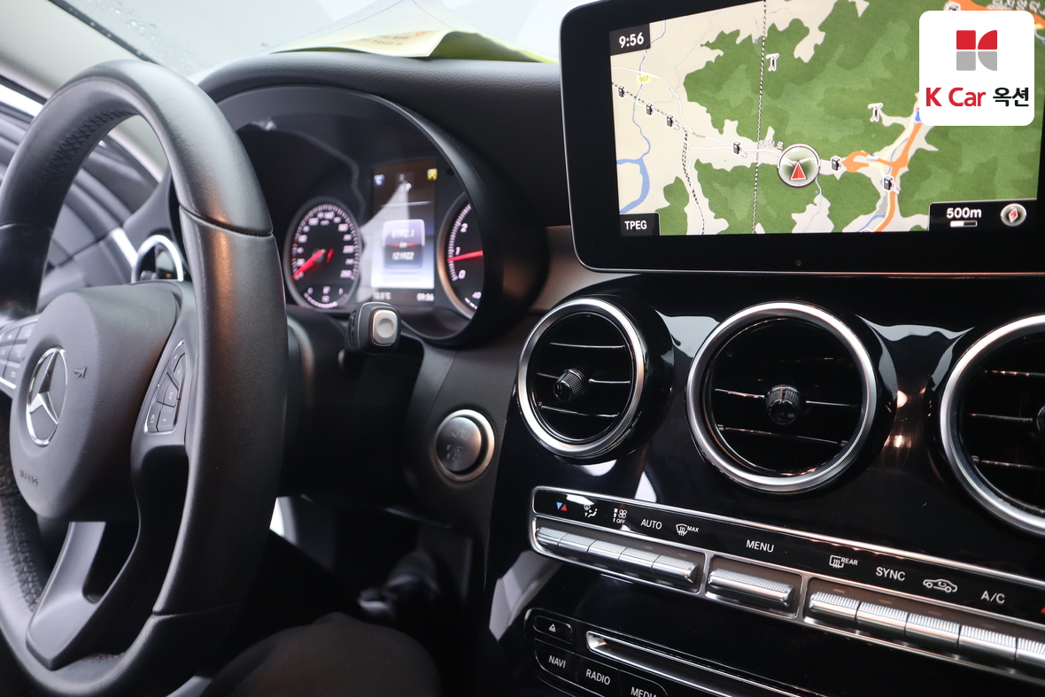 Mercedes-Benz C-Class 2018 - Image 11