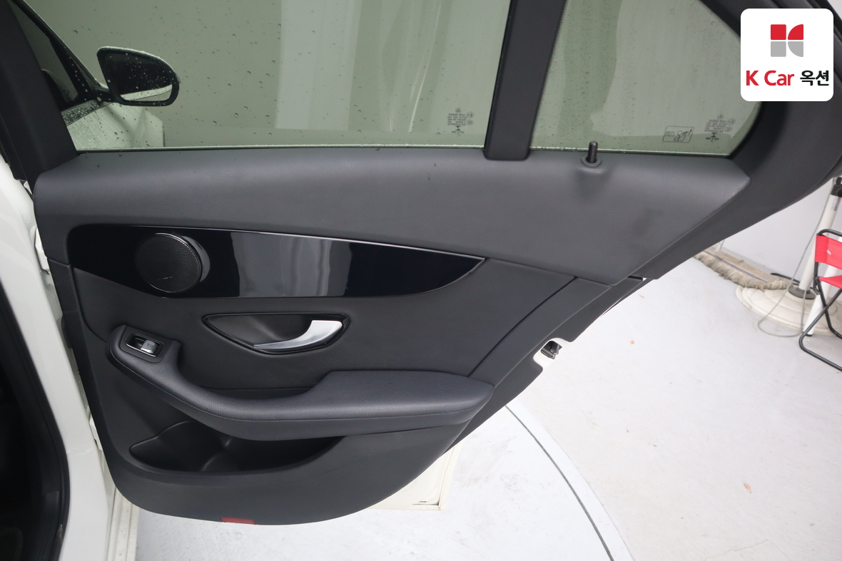 Mercedes-Benz C-Class 2018 - Image 28