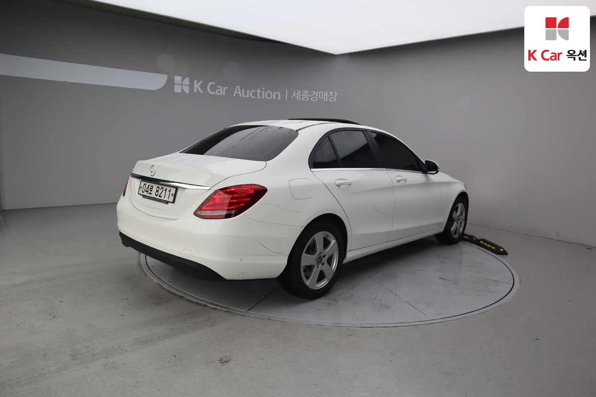 Mercedes-Benz C-Class 2018 - Image 2