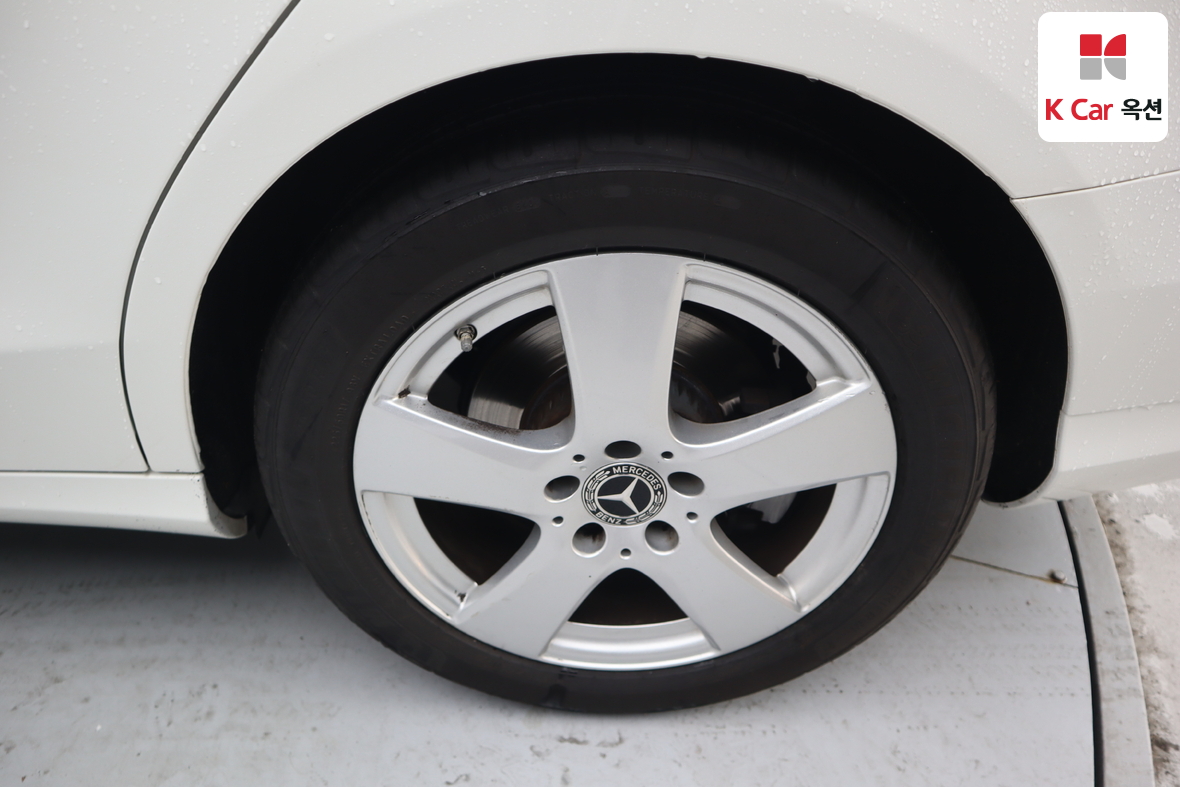 Mercedes-Benz C-Class 2018 - Image 41