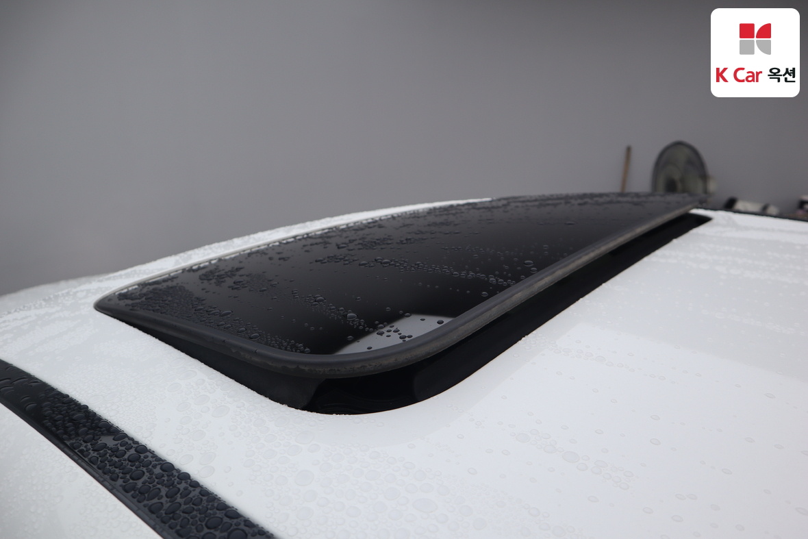 Mercedes-Benz C-Class 2018 - Image 25