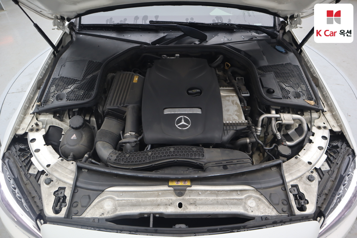 Mercedes-Benz C-Class 2018 - Image 34