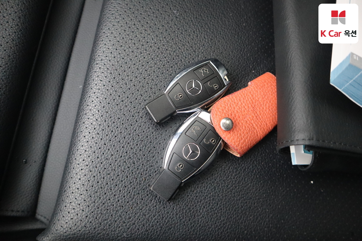 Mercedes-Benz C-Class 2018 - Image 18