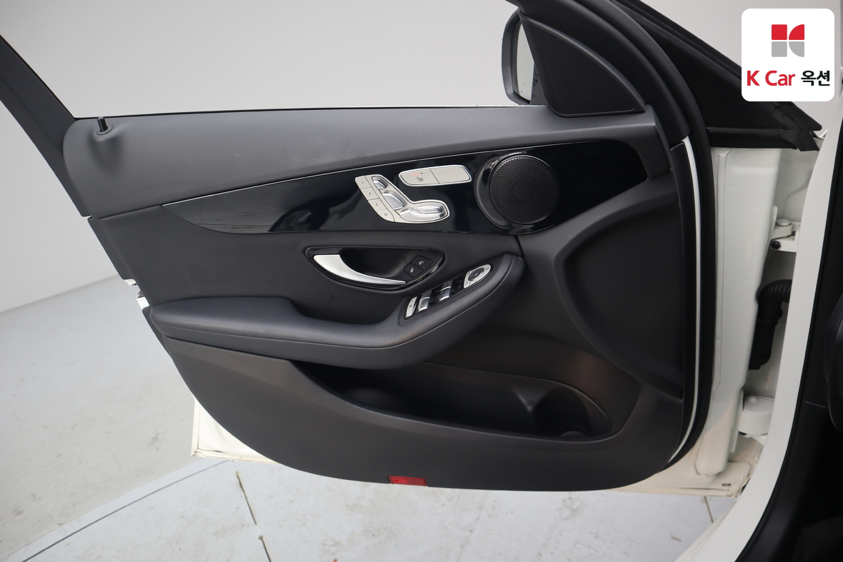 Mercedes-Benz C-Class 2018 - Image 8