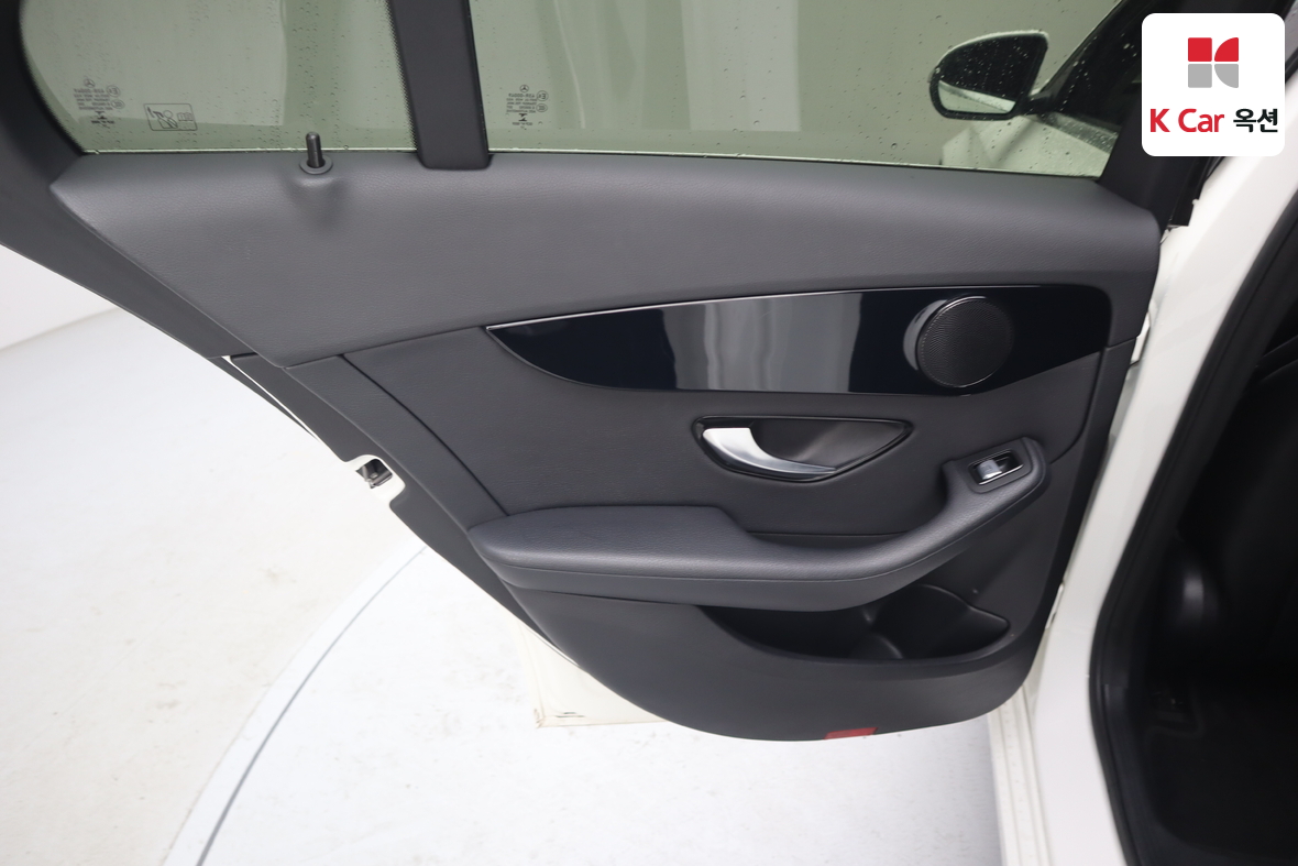 Mercedes-Benz C-Class 2018 - Image 22