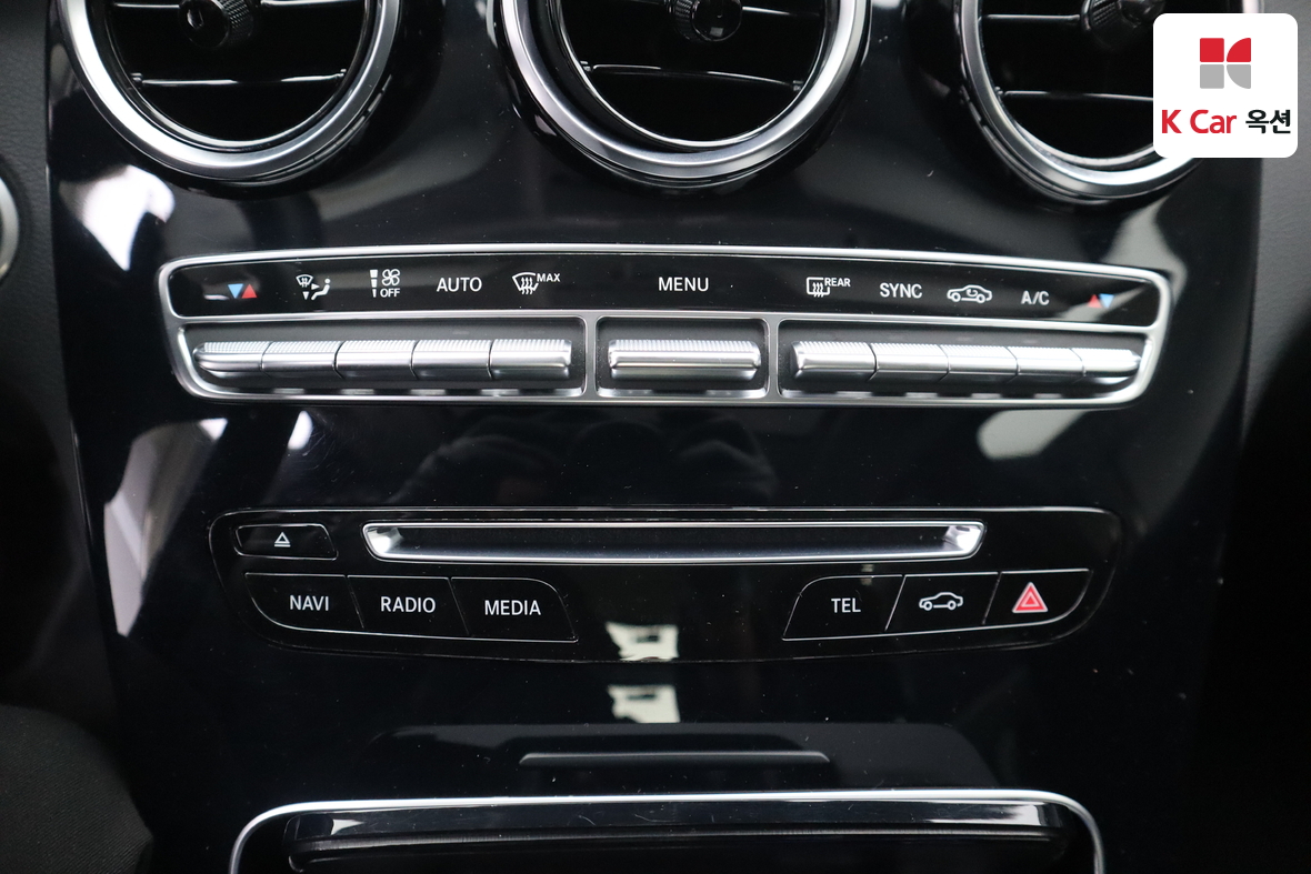 Mercedes-Benz C-Class 2018 - Image 16