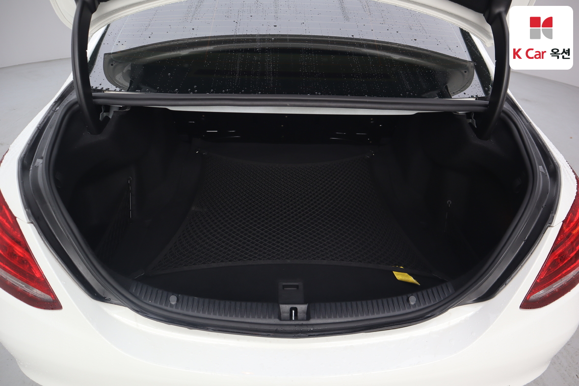 Mercedes-Benz C-Class 2018 - Image 27