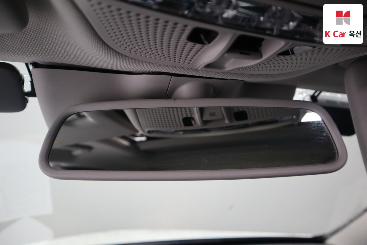 Mercedes-Benz C-Class 2018 - Image 13