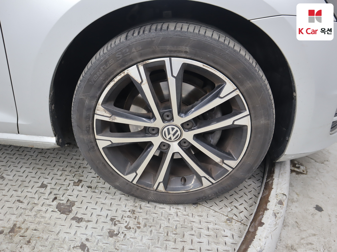 Volkswagen Golf - 47