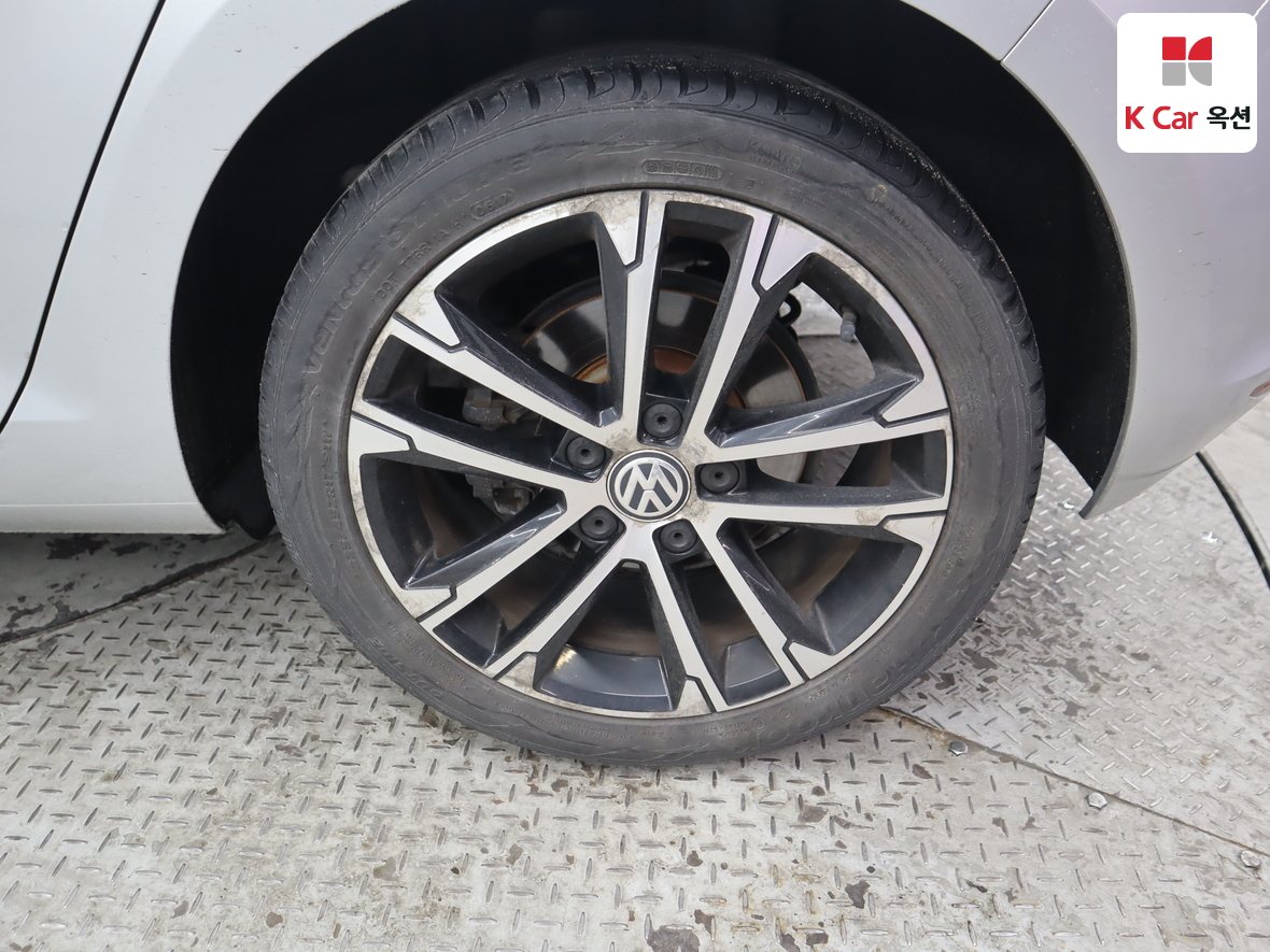 Volkswagen Golf - 45