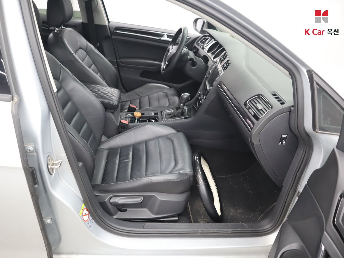 Volkswagen Golf - 33