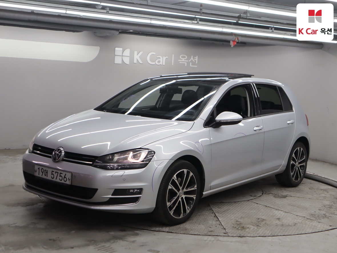 Volkswagen Golf - 1