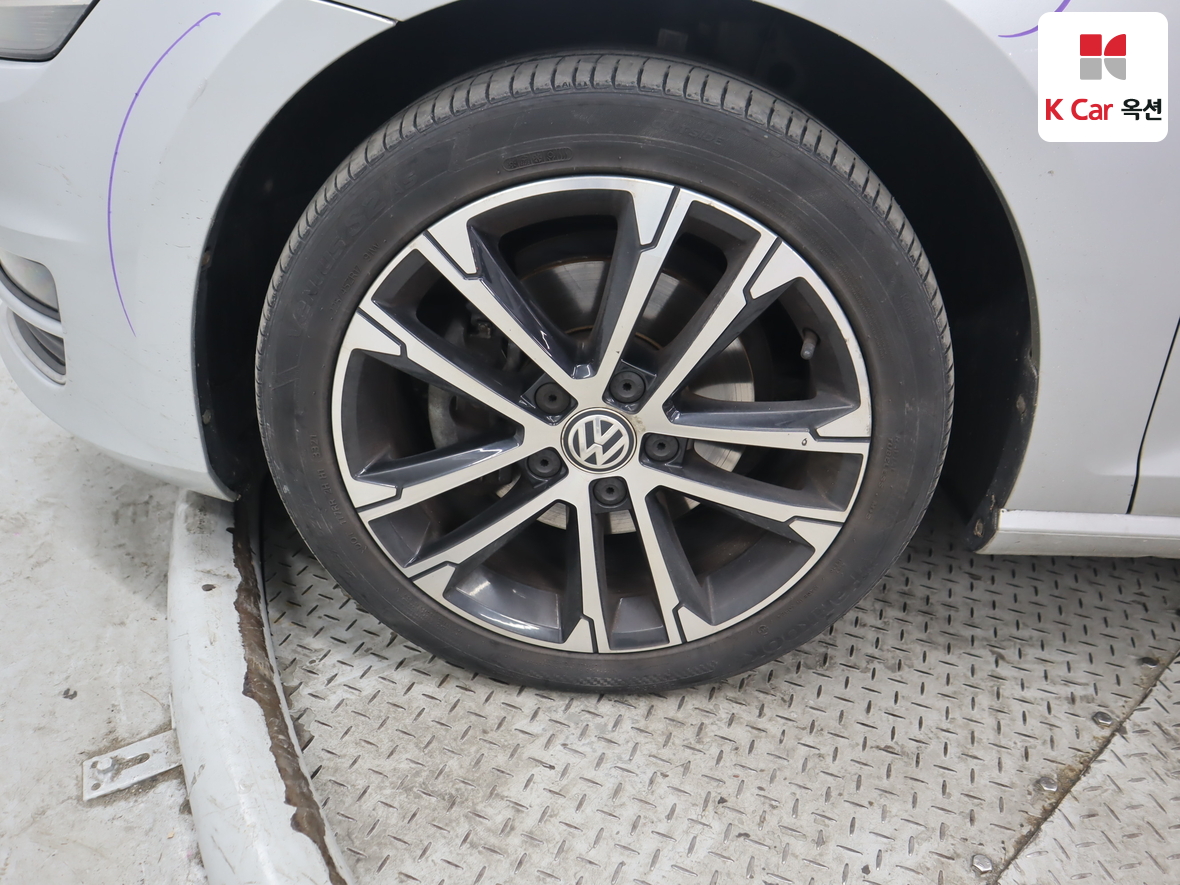Volkswagen Golf - 44