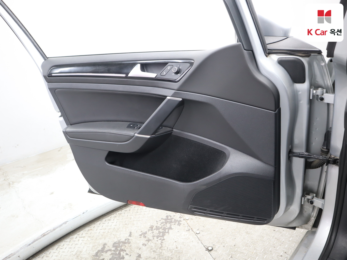 Volkswagen Golf - 8