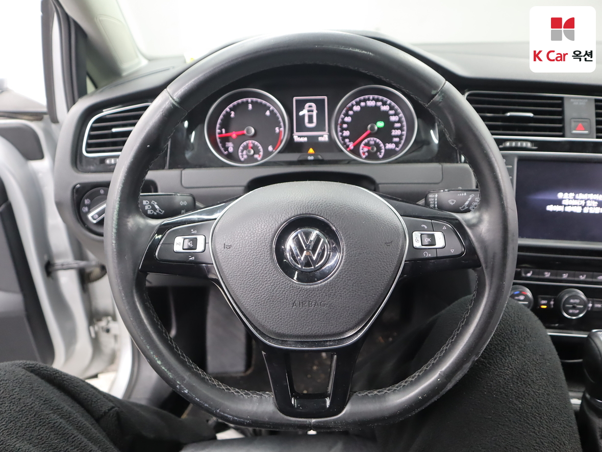 Volkswagen Golf - 10