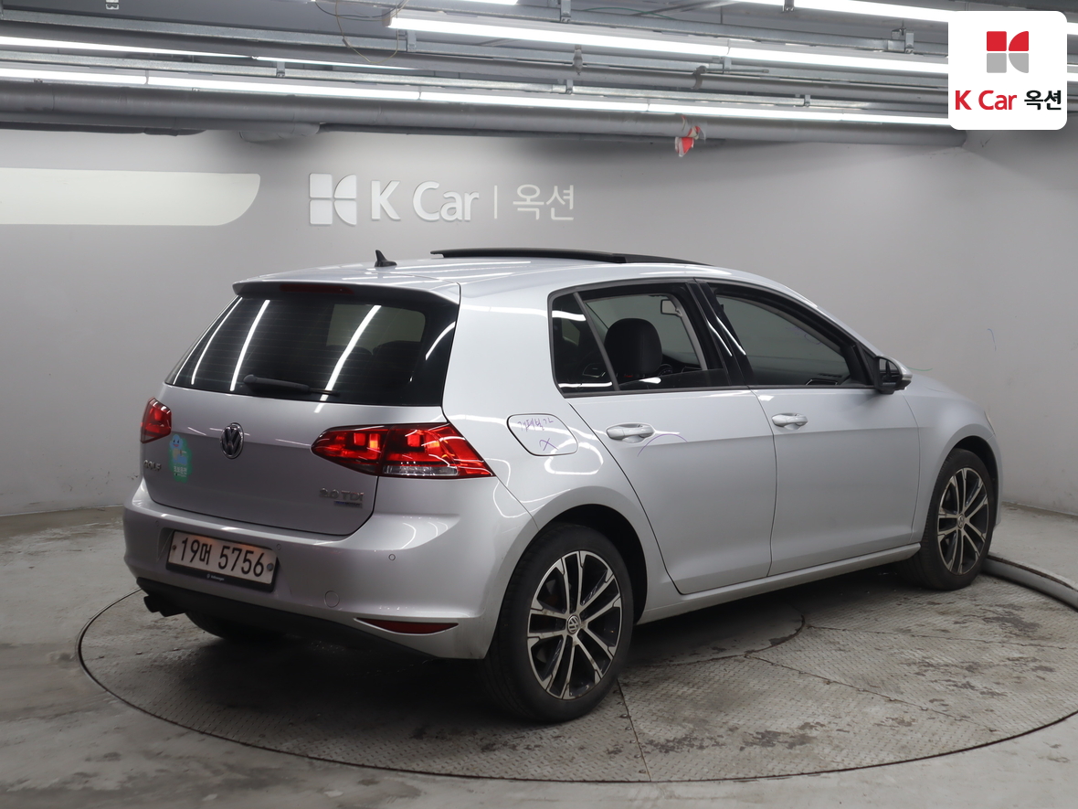 Volkswagen Golf - 2