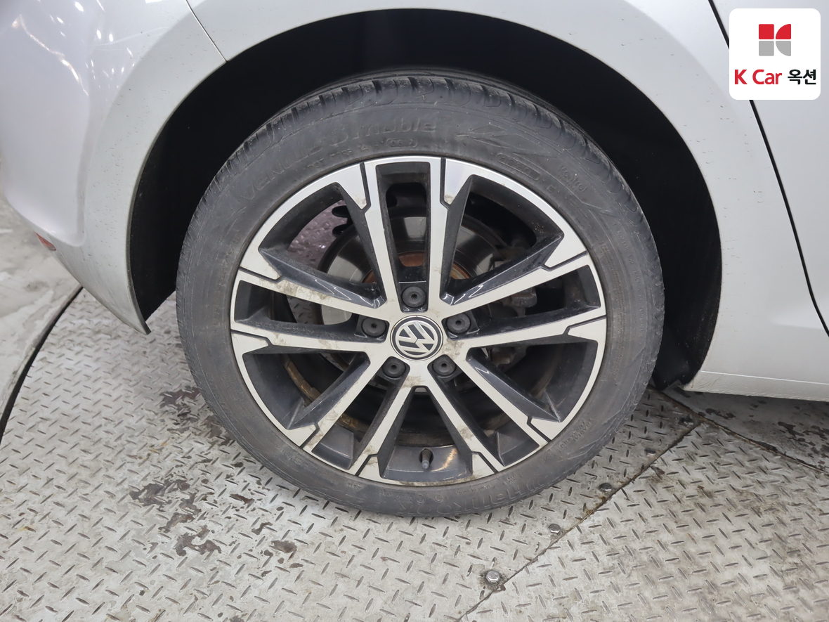 Volkswagen Golf - 46