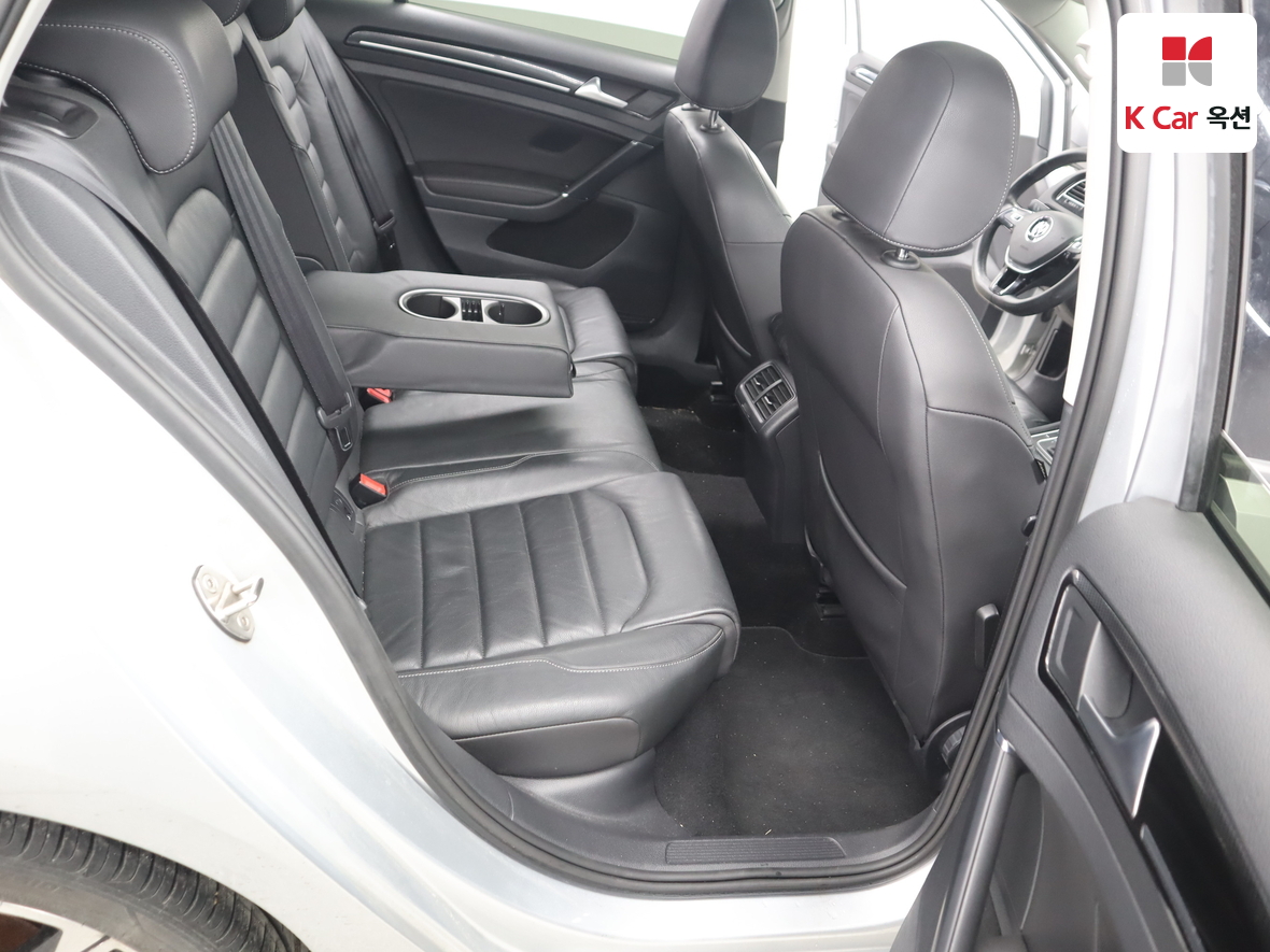 Volkswagen Golf - 31