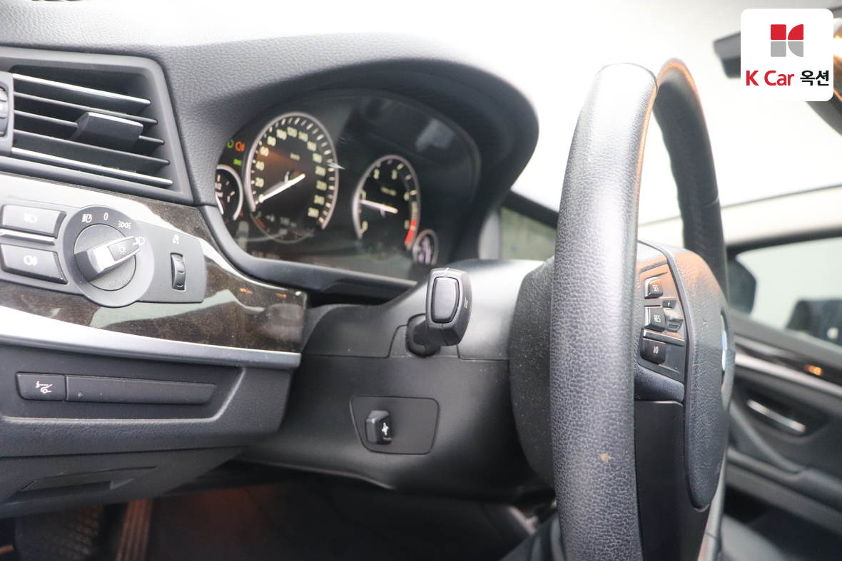 BMW 5 시리즈 2011 - 이미지 9