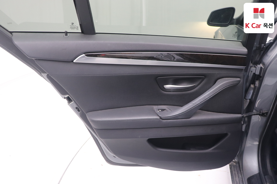 BMW 5 시리즈 2011 - 이미지 24