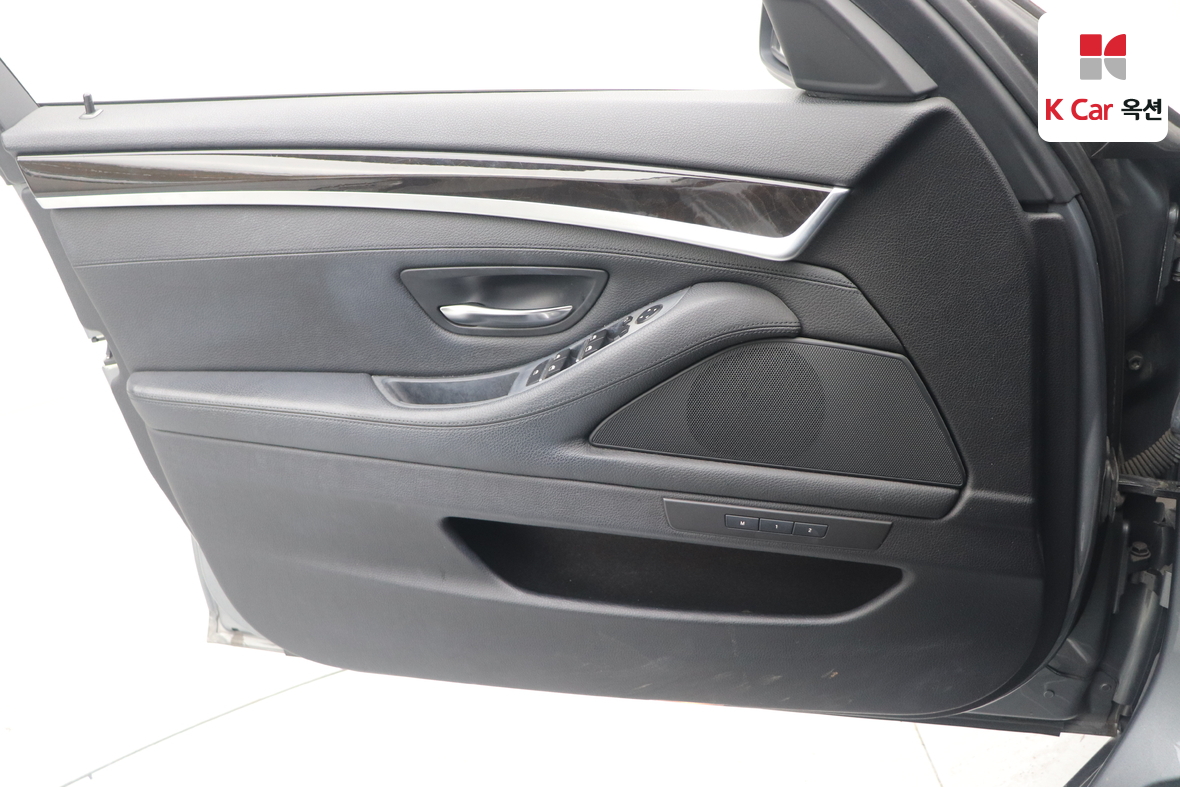 BMW 5 시리즈 2011 - 이미지 8