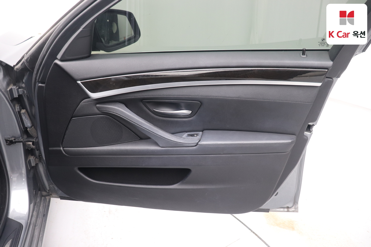 BMW 5 시리즈 2011 - 이미지 30