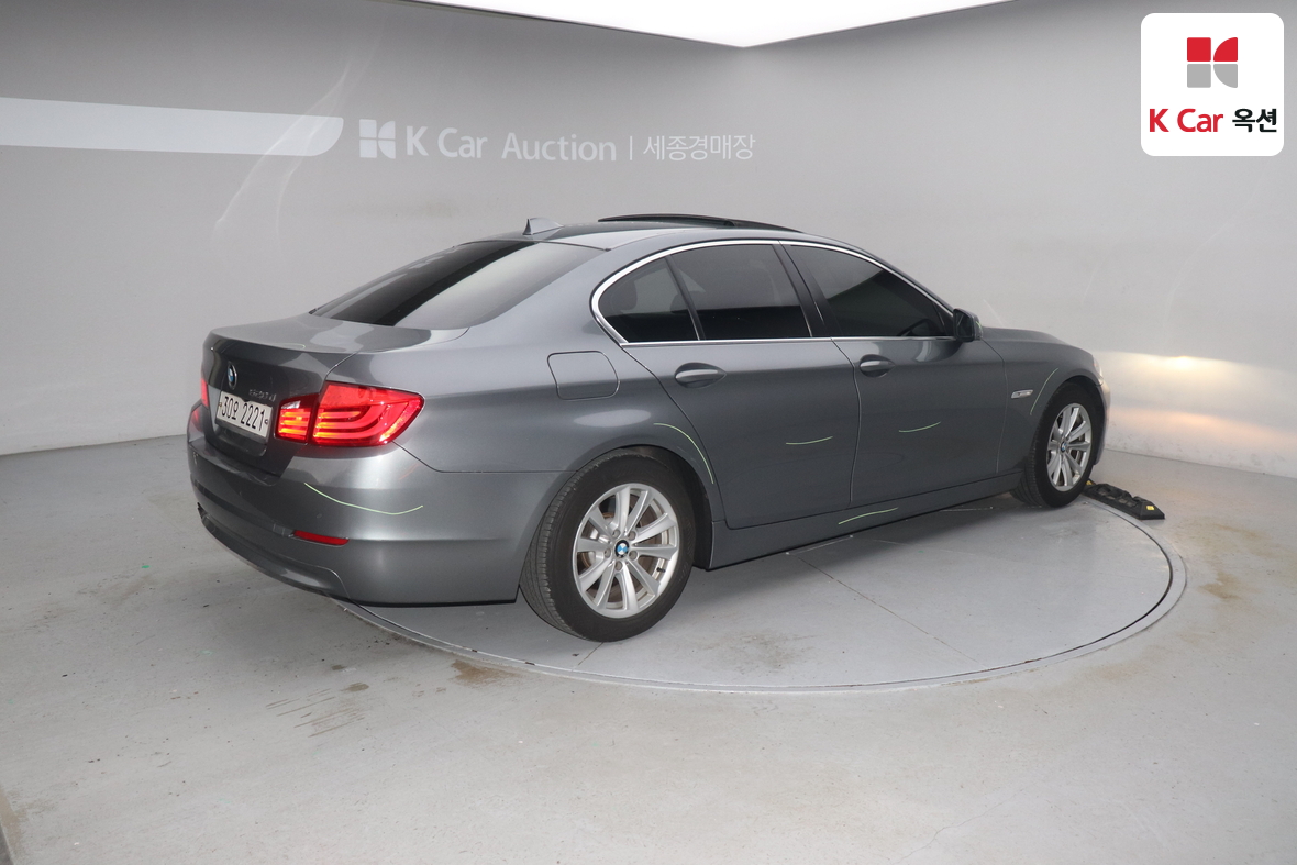 BMW 5 시리즈 2011 - 이미지 2