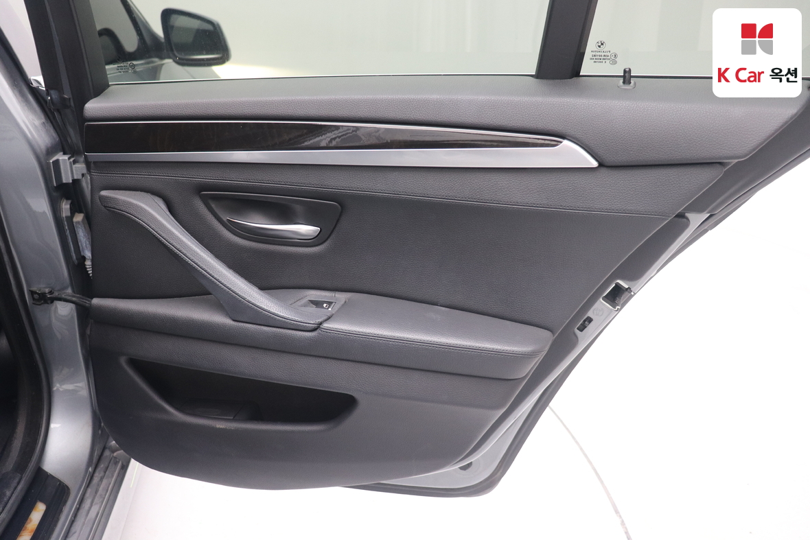 BMW 5 시리즈 2011 - 이미지 28