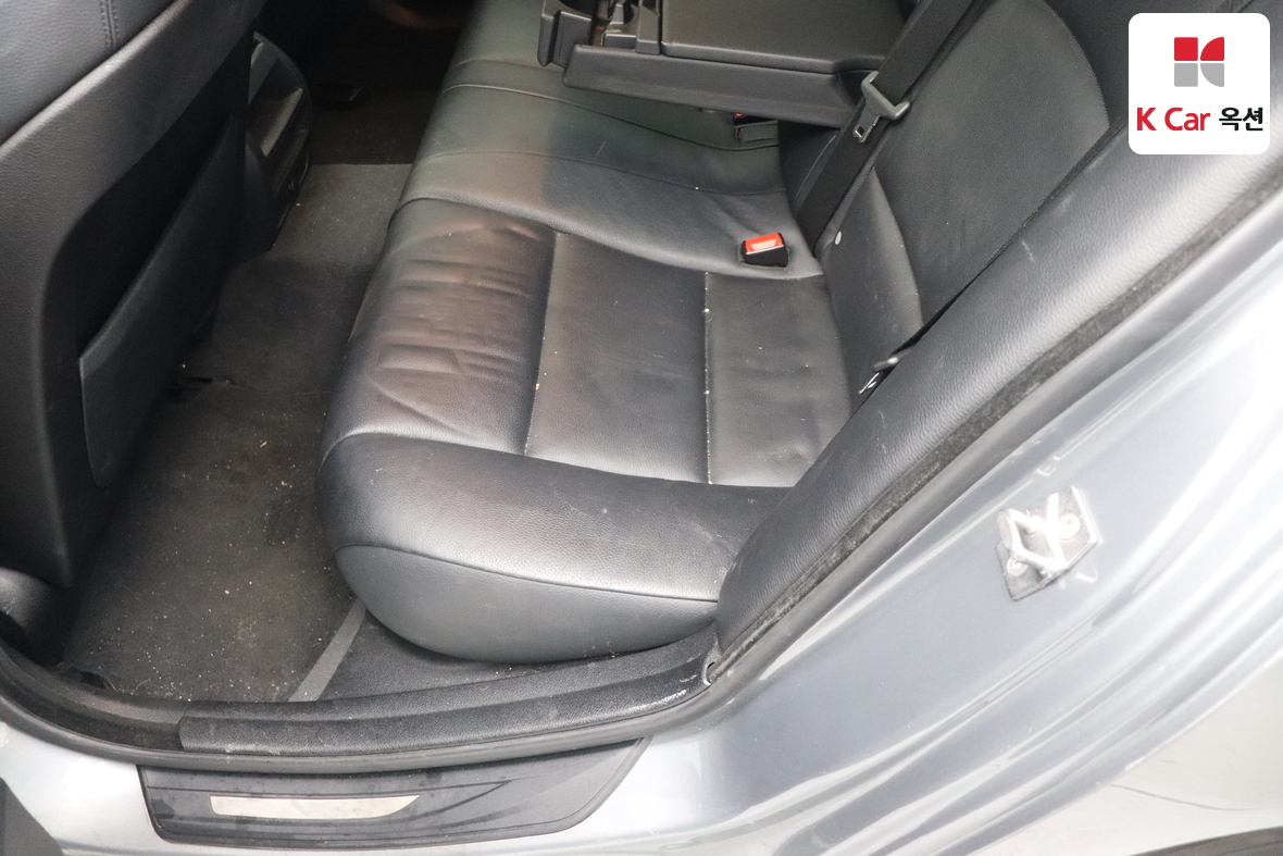 BMW 5 시리즈 2011 - 이미지 25