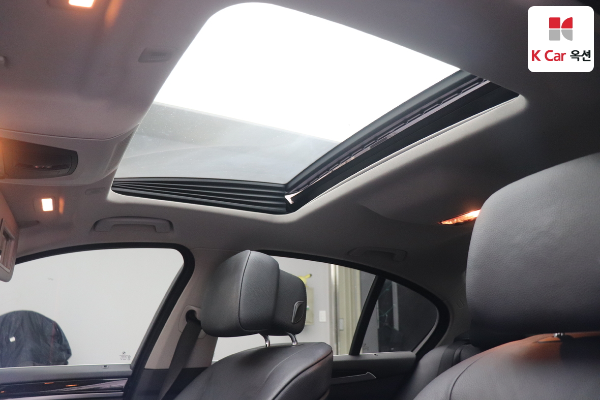 BMW 5 시리즈 2011 - 이미지 22