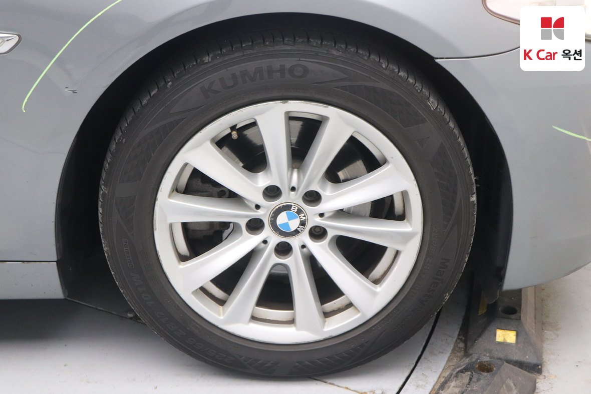 BMW 5 시리즈 2011 - 이미지 45