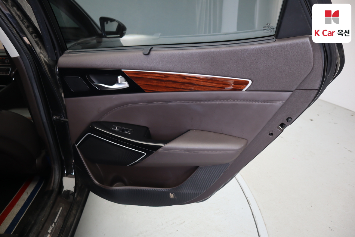 Kia K7 2017 - Image 29