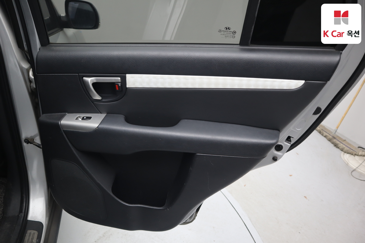 Hyundai Santa Fe 2008 - Image 32