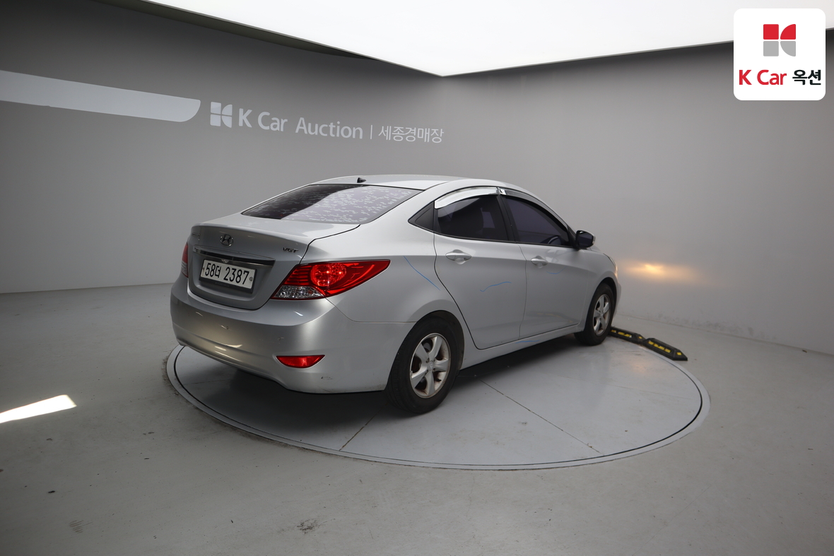 Hyundai Accent 2014 - Image 2