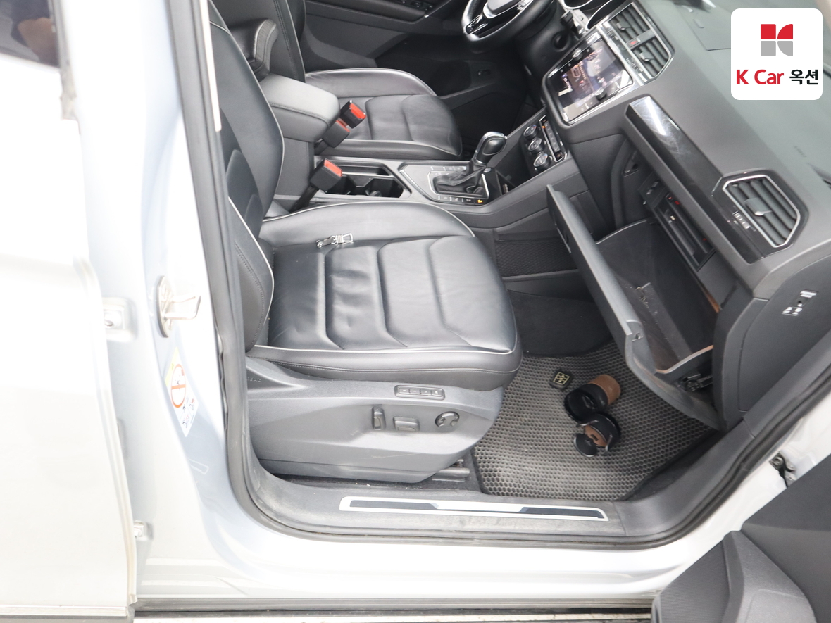 Volkswagen Tiguan - 32