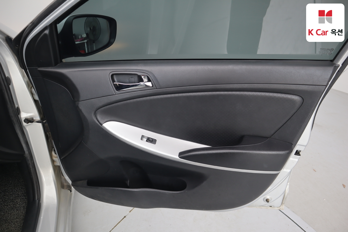 Hyundai Accent - 26