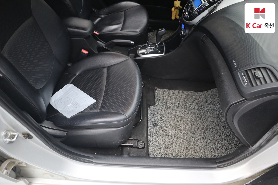 Hyundai Accent - 27