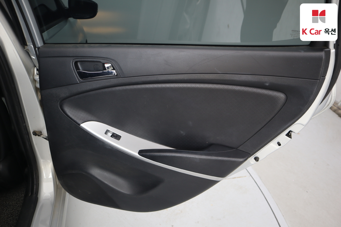Hyundai Accent - 24
