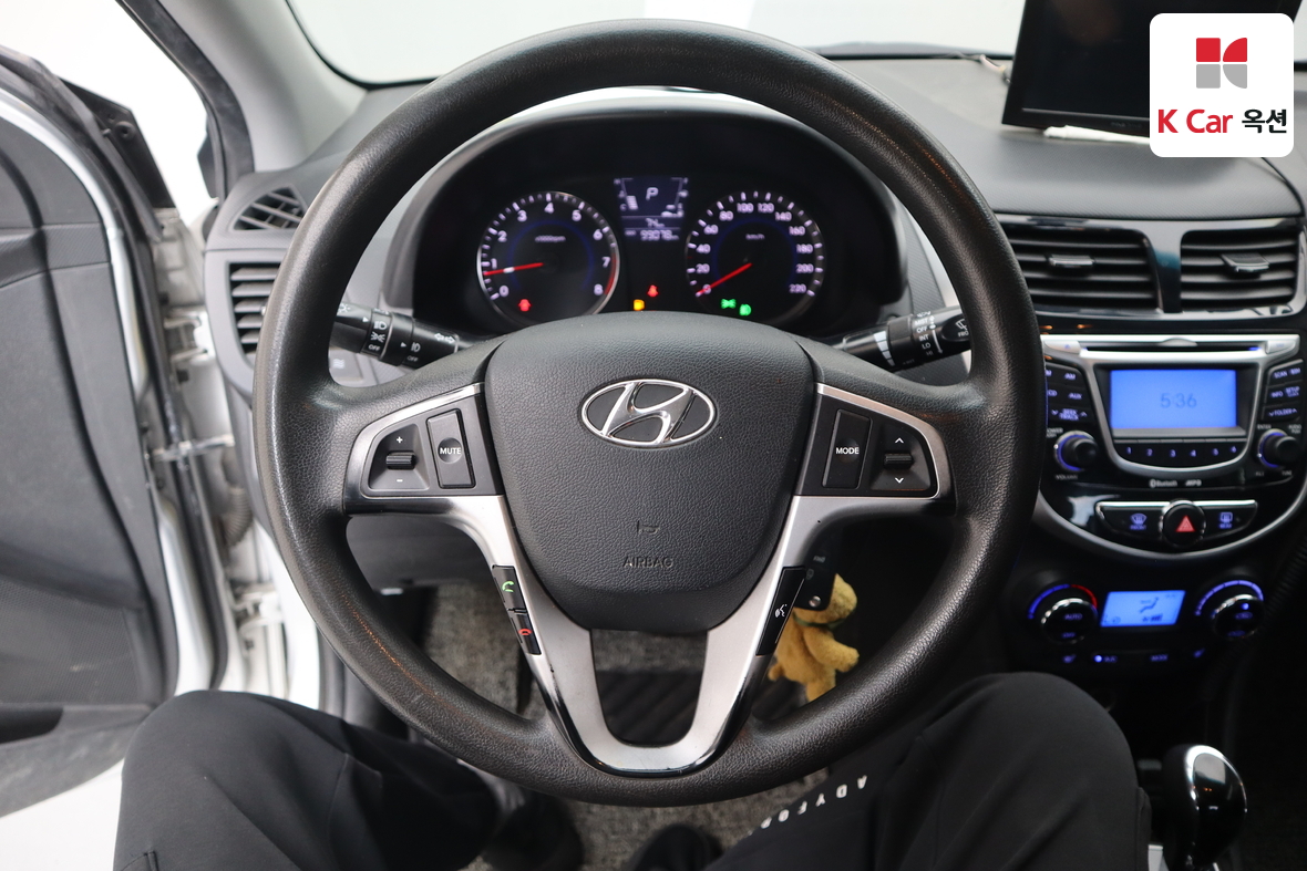 Hyundai Accent - 10