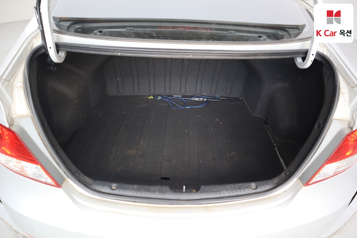Hyundai Accent - 23