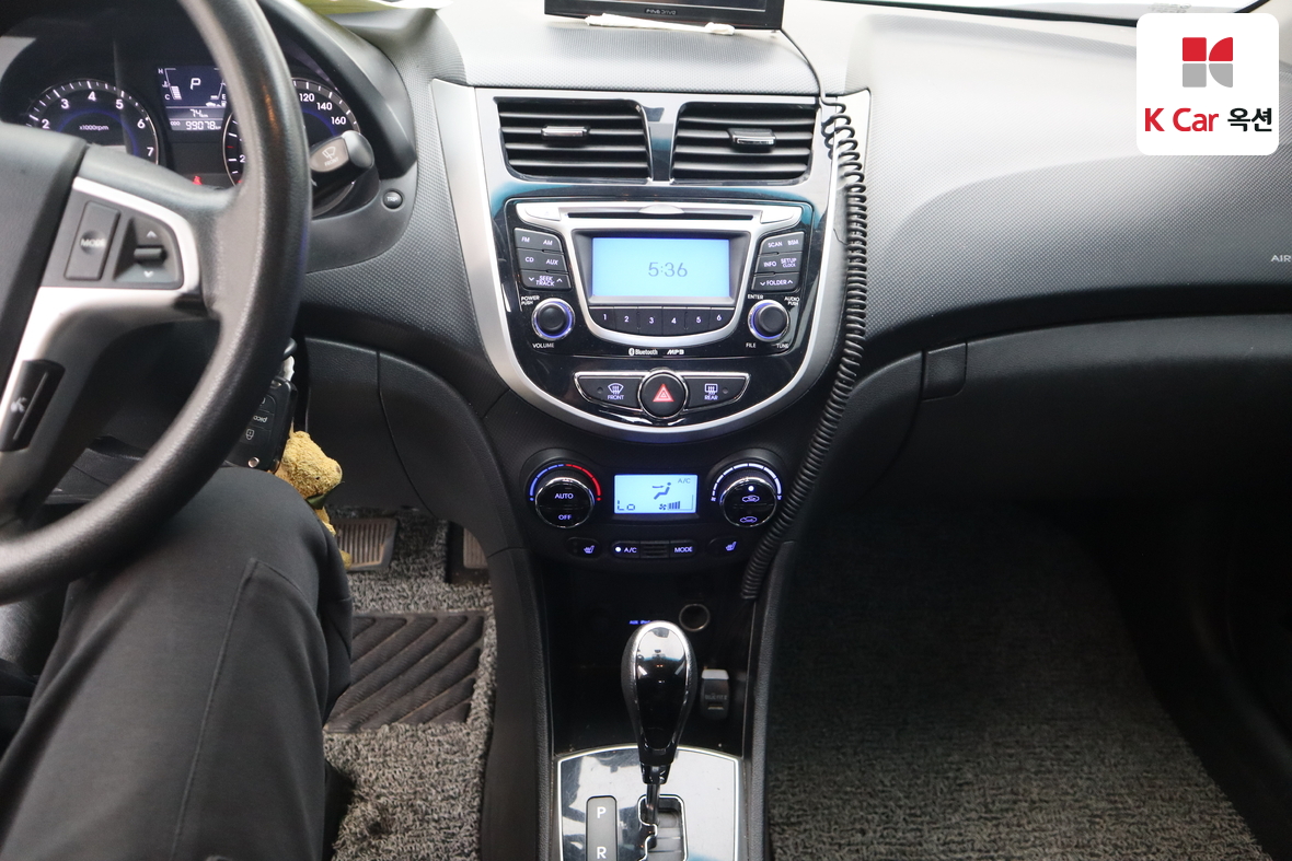Hyundai Accent - 6