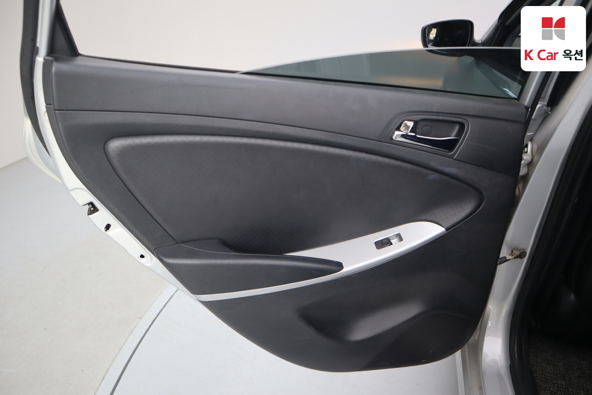 Hyundai Accent - 20