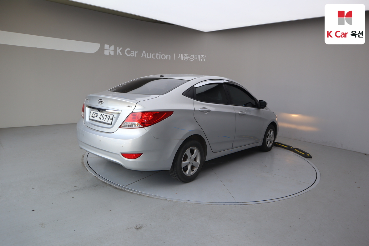 Hyundai Accent - 2