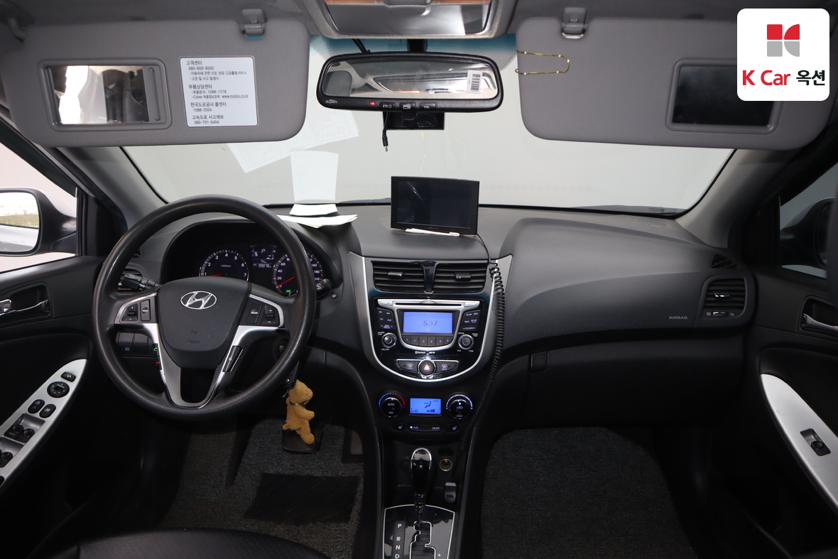 Hyundai Accent - 3