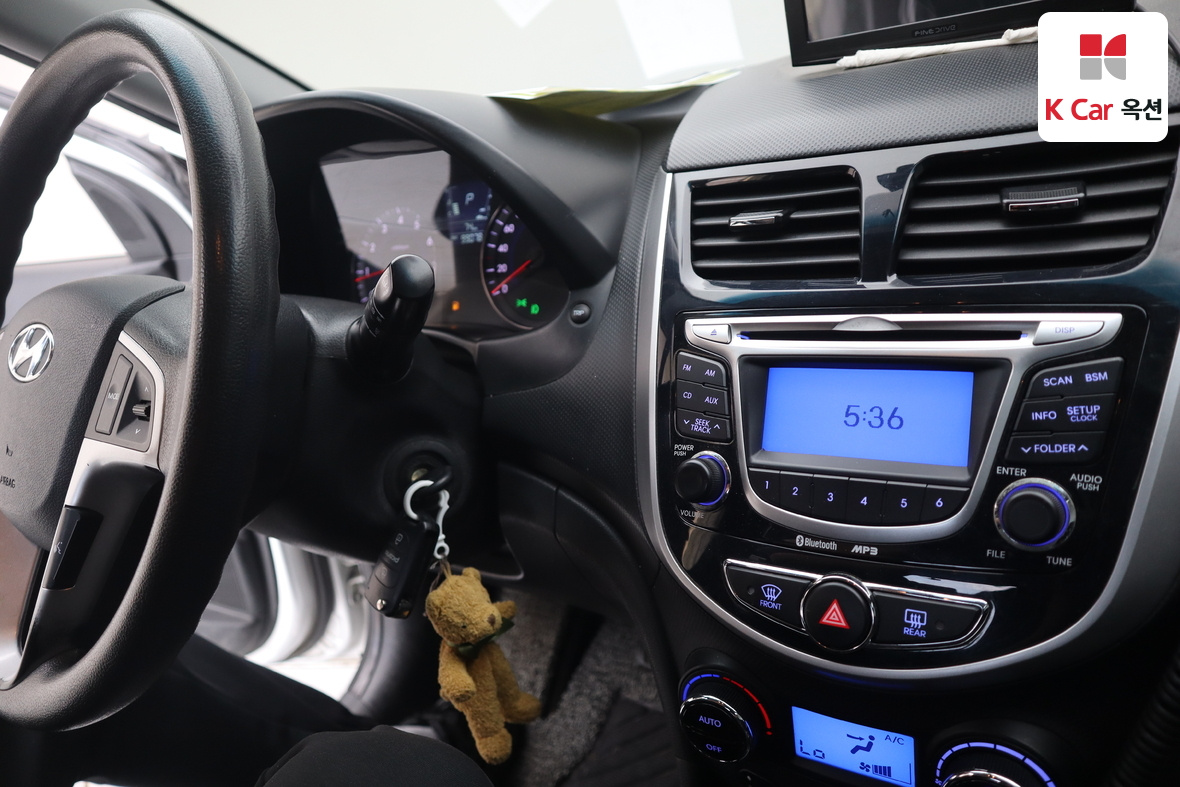 Hyundai Accent - 11