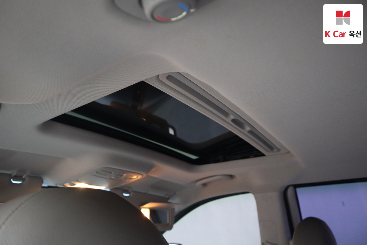 Kia Carnival 2012 - Image 24