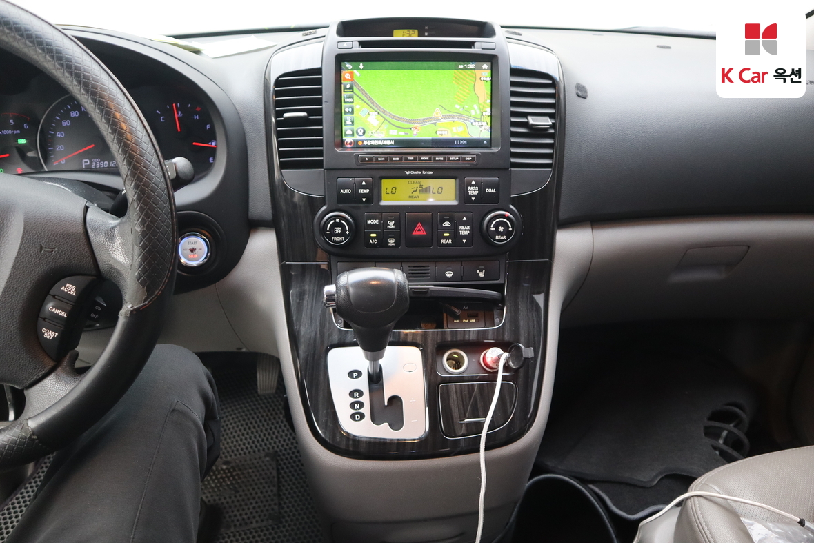 Kia Carnival 2012 - Image 6