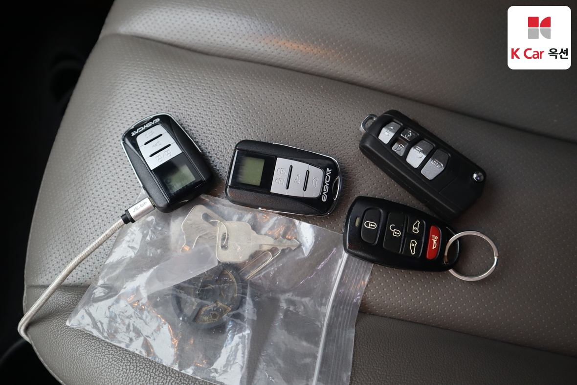 Kia Carnival 2012 - Image 17